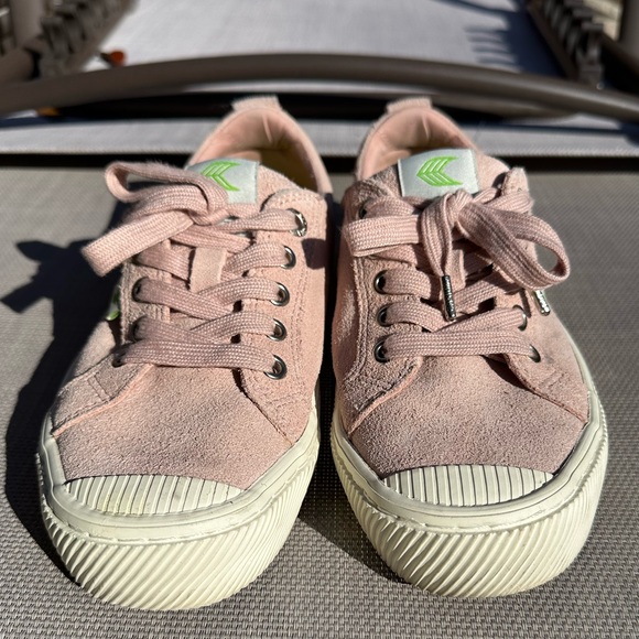 Cariuma pink suede sneakers in a size 6. Great condition. Super comfy! - Picture 4 of 8